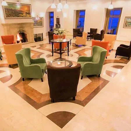 Seafront Dome Central & Anchor Restaurant & Casino Гостевой дом Кирения