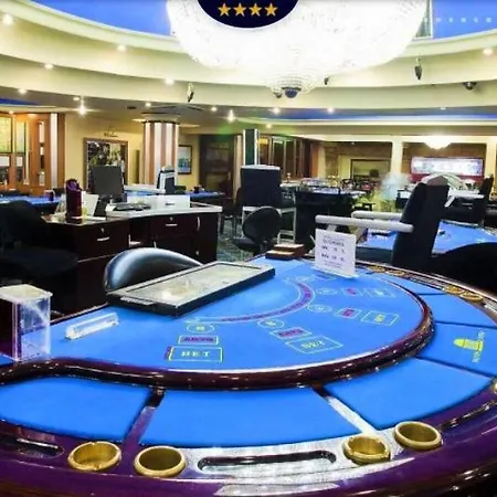 Гостевой дом Seafront Dome Central & Anchor Restaurant & Casino Кирения