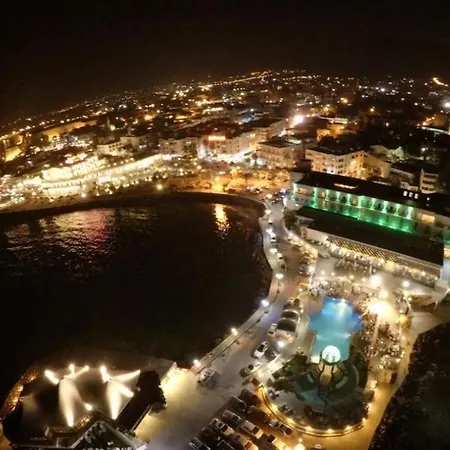 Seafront Dome Central & Anchor Restaurant & Casino キレニア