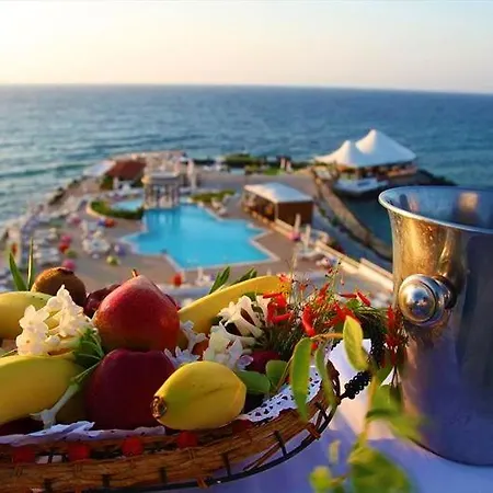 Seafront Dome Central & Anchor Restaurant & Casino ゲストハウス 4*