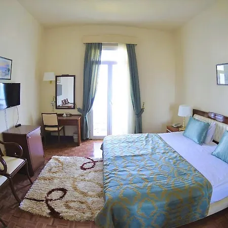Seafront Dome Central & Anchor Restaurant & Casino 4* キレニア